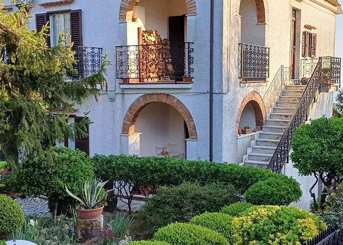 Casa Nel !!! בית נופש Falconara Albanese